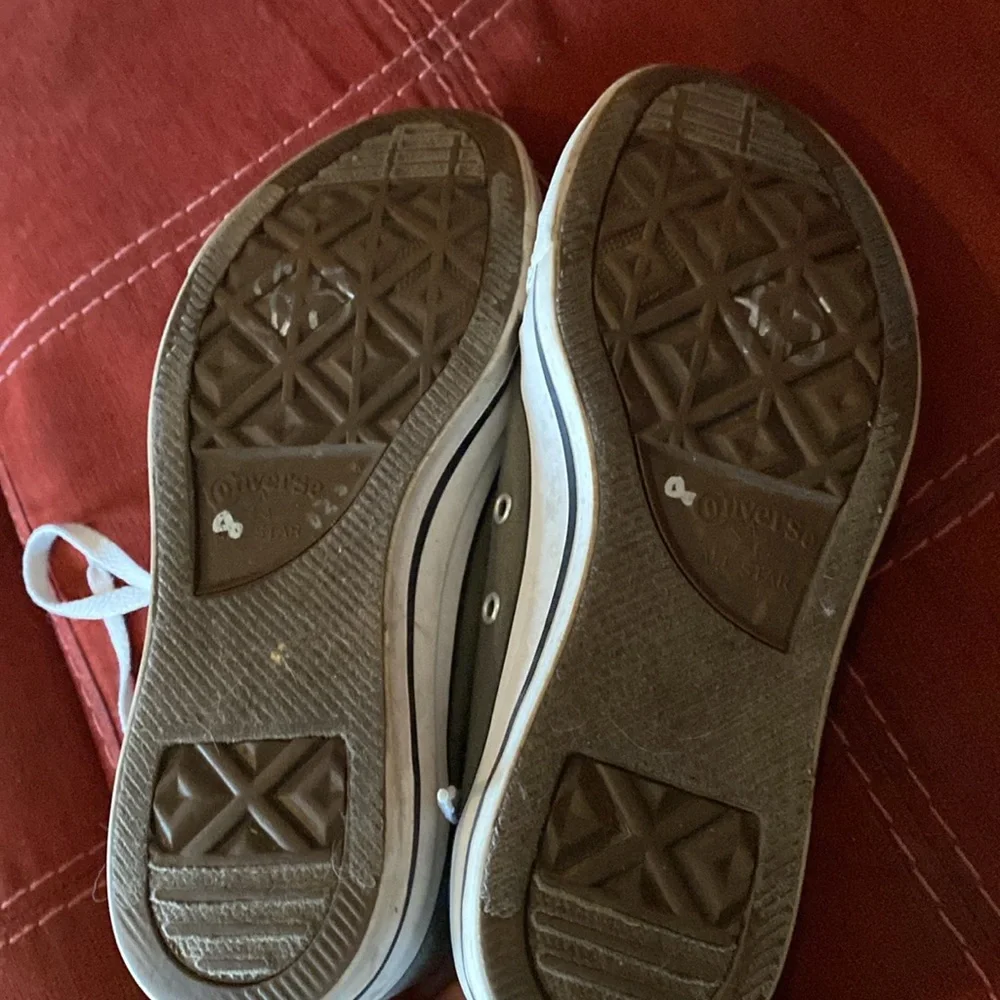 🌟 CONVERSE: Gray Chuck Taylors- W Size 8/M size 7 EUC